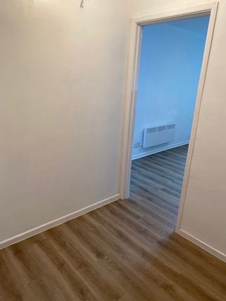 31, Fieldway Avenue, Leeds photo 4