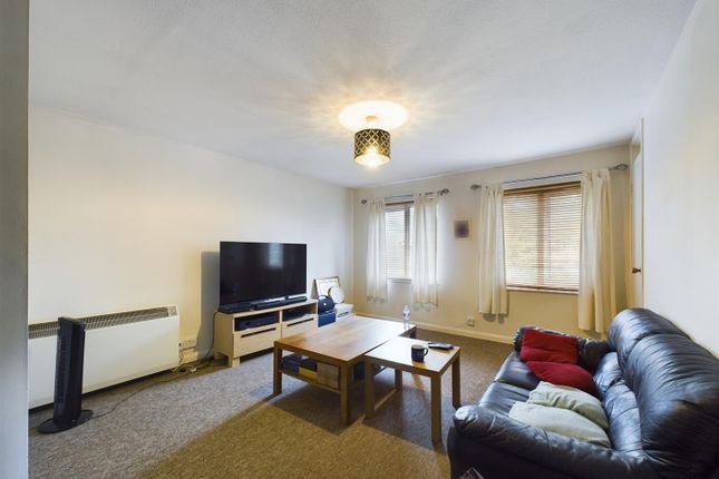 5, Muirfield Close, Ifield West photo 2