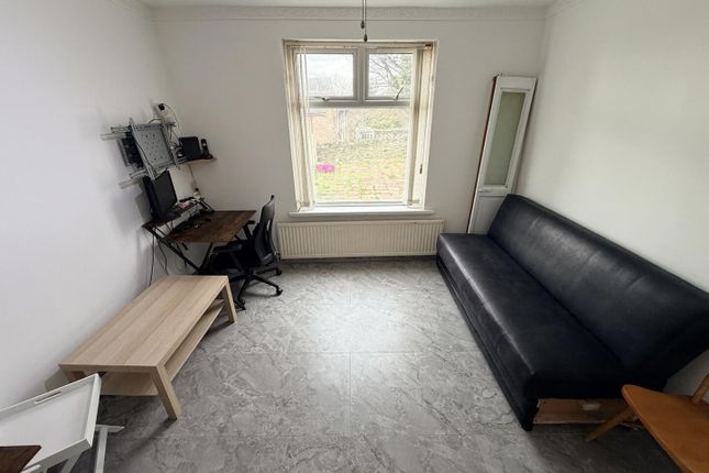 48, St. Leonards Grove, Bradford photo 5
