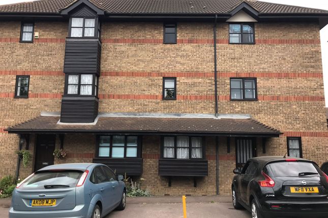 Flat to rent in Bow Arrow Lane, Dartford
