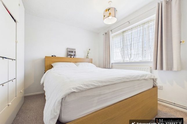 48 Baker Court, Borehamwood photo 4