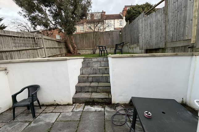 179 Park Lane, Wembley photo 3