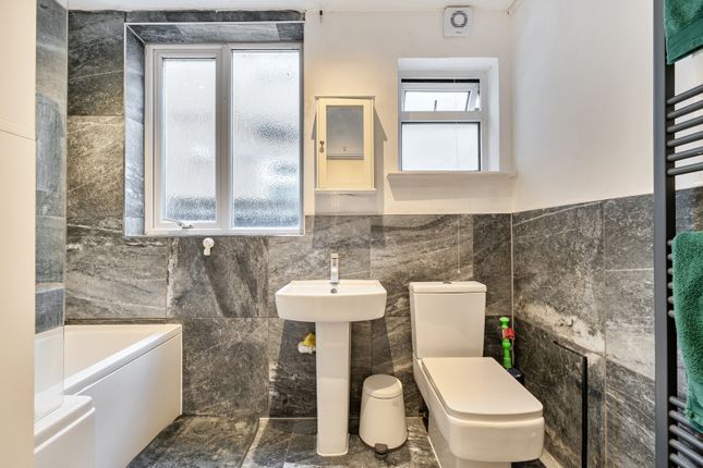 12A,, Imperial Close, Harrow photo 4