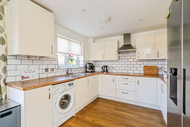 5, Hadrian Drive, Chichester photo 4