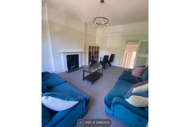Flat, Castlebar Road Ealing Broadway, London photo 2