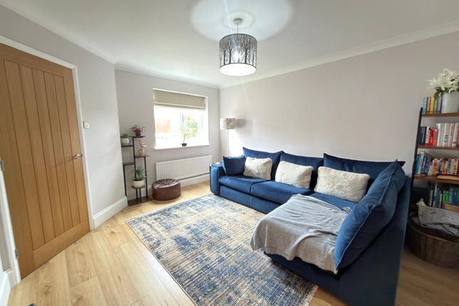 15, Clover Gardens, Stamford photo 2