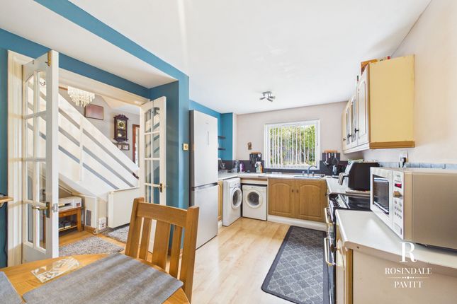 2 Barlow Close, Wallington photo 2