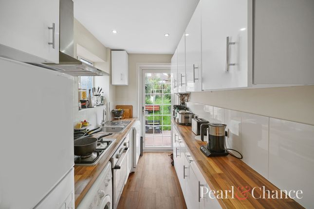 109 Cheviot Gardens, London photo 4