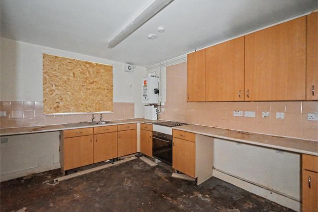 25 Flat A, Lucien Road, London photo 4