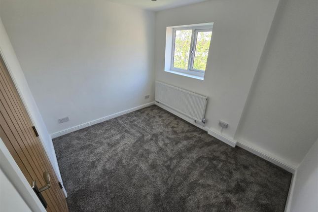 Thumbnail Flat to rent in Bury Old Road, Prestwich, Greater Manchester