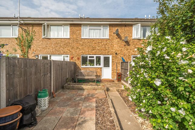 26, Waterside Way, Surrey photo 3