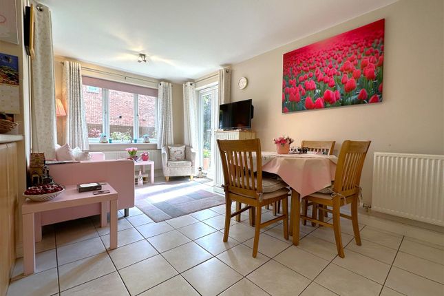 Living/Dining Area 679