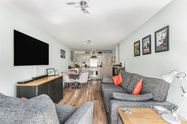 6, Constables Way, Hertford photo 2