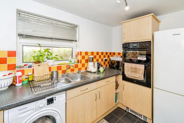 47, Rollesbrook Gardens, Hampshire photo 4
