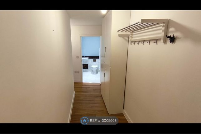 Flat  Palladian Court, Cabot Close, Croydon photo 4