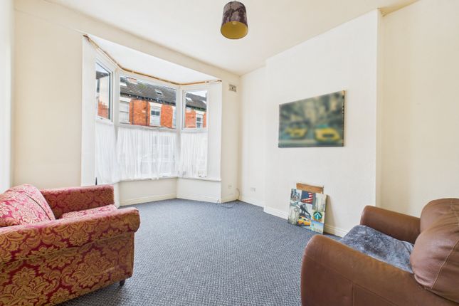 27, Louis Street, Hull photo 2