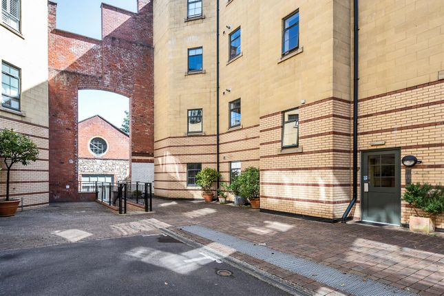 Flat for sale in Beehive Yard, Bath