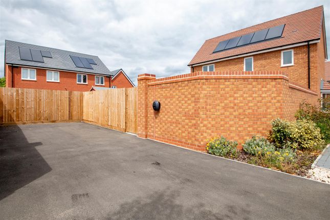 11, Buttercup Close, Milton Keynes photo 4