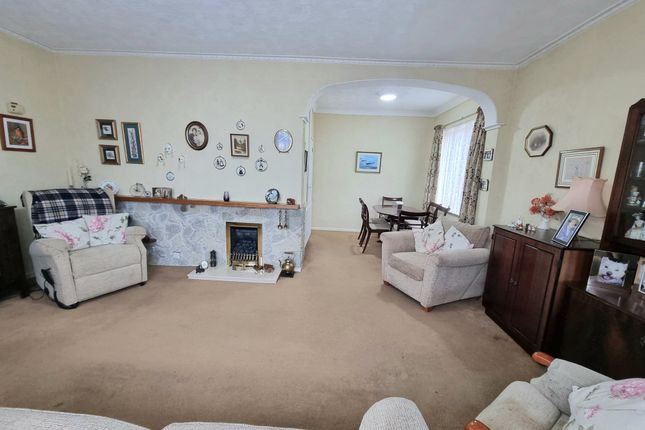5 Mount Earl Close, Bridgend photo 3