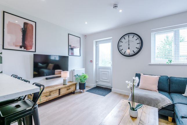 5, Capricorn Way, Salford photo 2