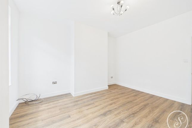 32, Nowell Mount, Leeds photo 3