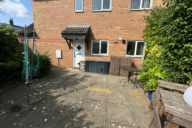 Thumbnail Flat for sale in Gladstone Close, Biggleswade