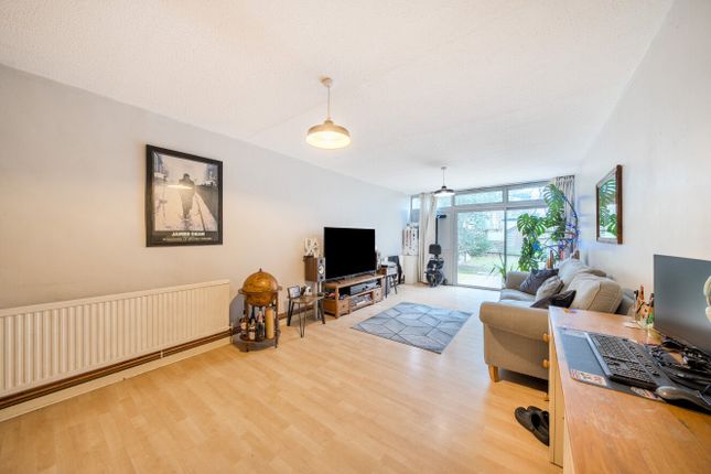 12, Claudia Place, Southfields photo 2