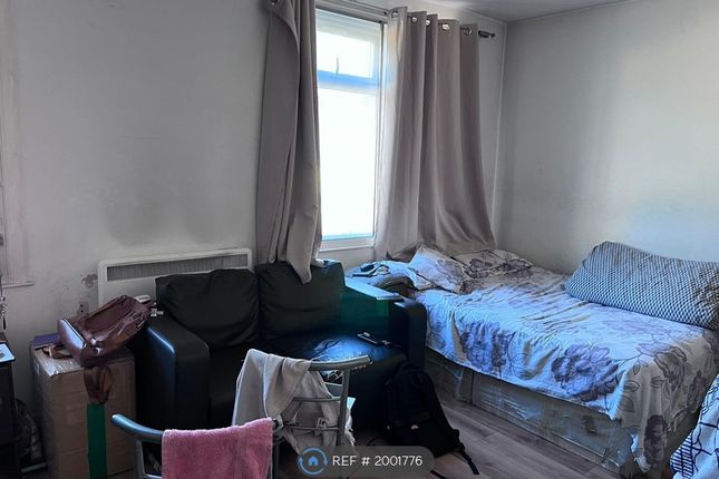 Flat to rent in Lampton Road, Hounslow