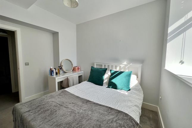 Yeadon House, 1, Glebe Mount, Pudsey photo 2