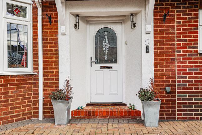 5, Brickfield Avenue, Hemel Hempstead photo 2