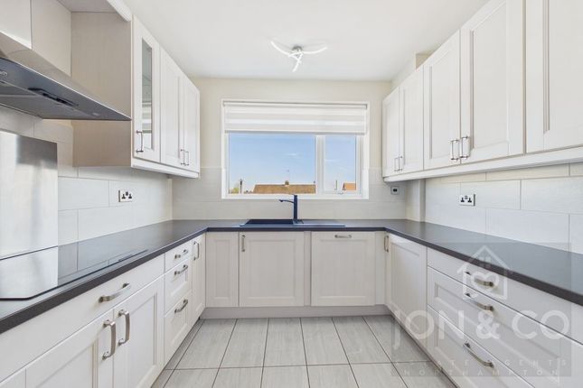 23, Longmynd Drive, Northampton photo 3
