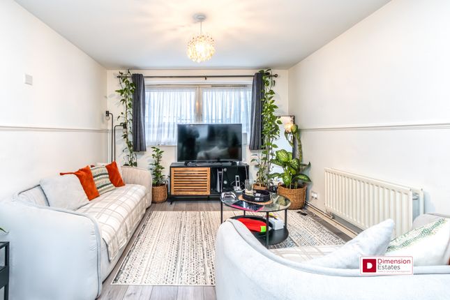 104, Cowbridge Lane, Barking photo 3