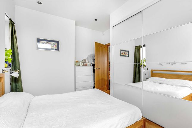 Flat for sale in Pottery Mews, London