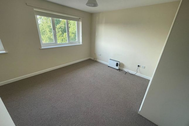 Flat 21,Chequers Court, Palmers Leaze, Bristol photo 2