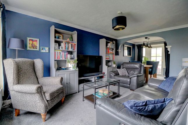 1, Siskin Close, Kennington, Ashford photo 2