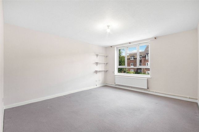 Thumbnail Flat to rent in Fawcett Close, Clapham Junction, London