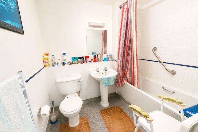 Flat 8 Bellflower Court,, Odell Walk, London photo 3