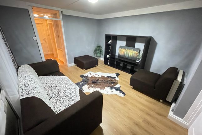 Flat for sale in Priory Court, Bedford, Bedfordshire