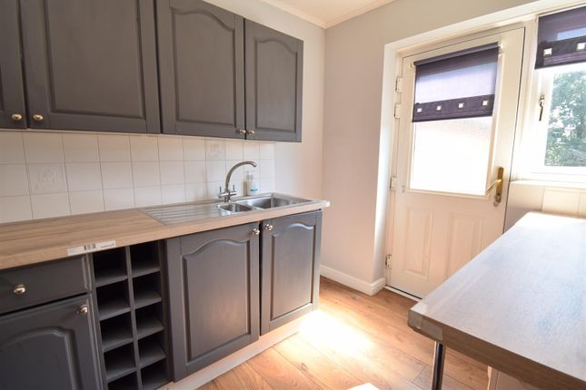 2, Owlett Mead Close, Wakefield photo 5