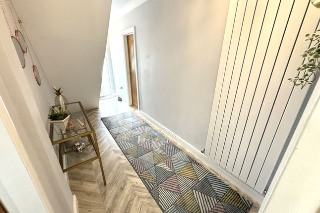 25 Wood Lane, Willenhall photo 3