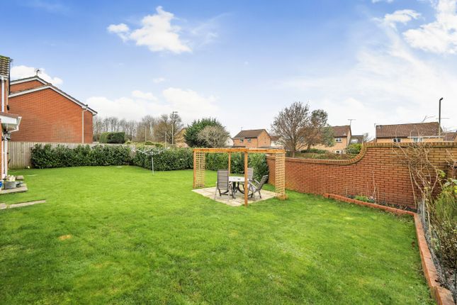 Ramleaze Drive, Shaw, Swindon photo 2