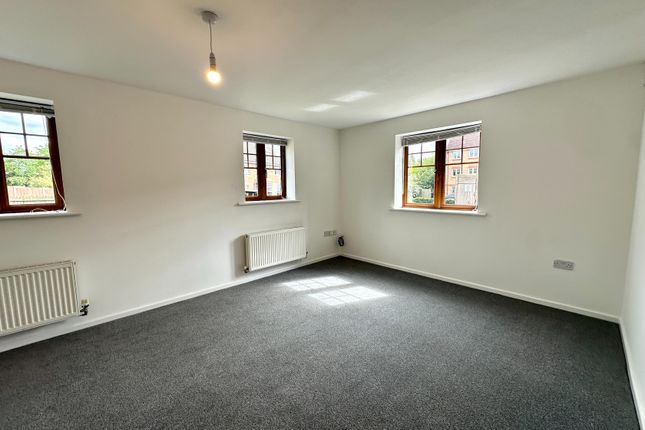 22, 32, Elmhurst Court  Oberon Grove, Darlaston photo 2