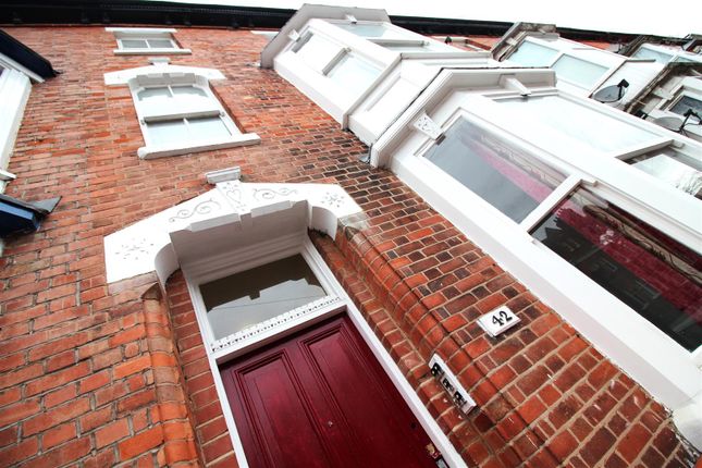 Flat to rent in Saxby Street, Off London Road, Leicester
