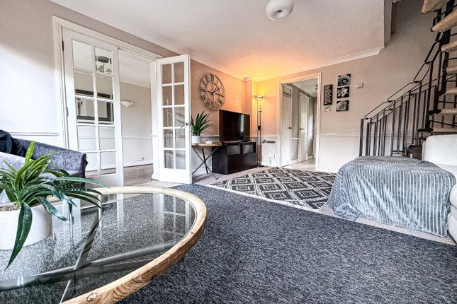 26 Marden Grove, Taunton, Somerset photo 3