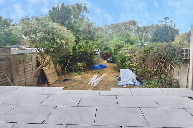 5, Park Mead, South Harrow photo 3