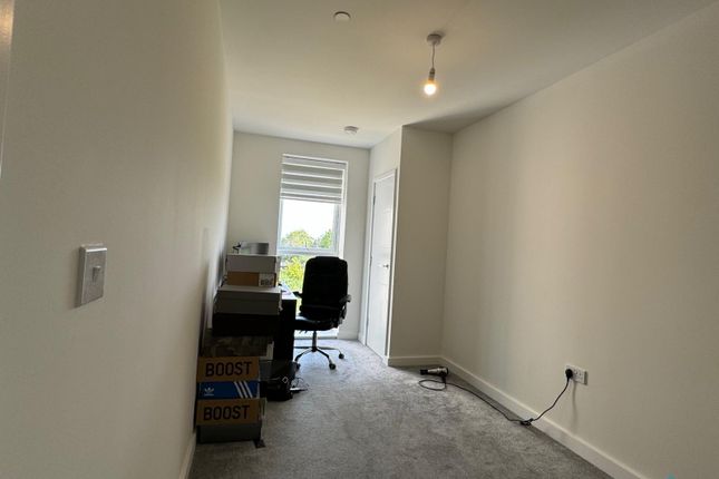 Flat to rent in Academy Way, Loughton