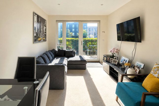 SNG SO - Flat 2, Echo Court, 1, Telegraph Avenue, London photo 4