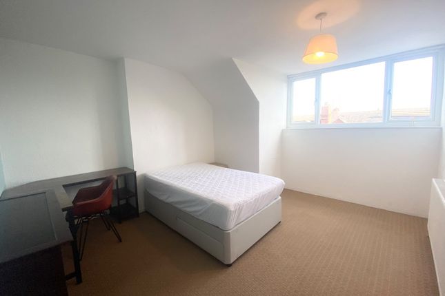 Park Avenue, Leeds photo 5