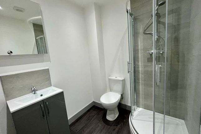 Flat for sale in Balm Road, Leeds