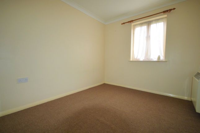 Flat to rent in Woodlands Way, Andover, Hampshire